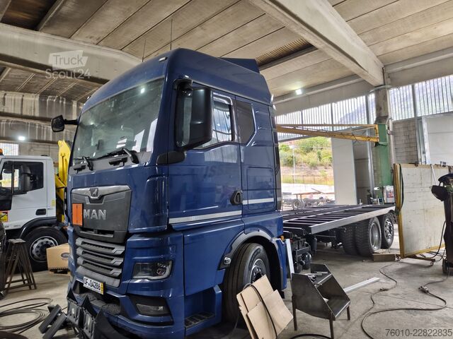 φορτηγό με επίπεδη καρότσα MAN TGS 26.470