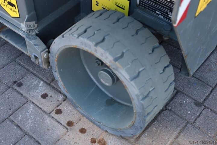 Scissor lift Holland Lift Ecostar HL-9710 Electric, 12m Working Height, 325k