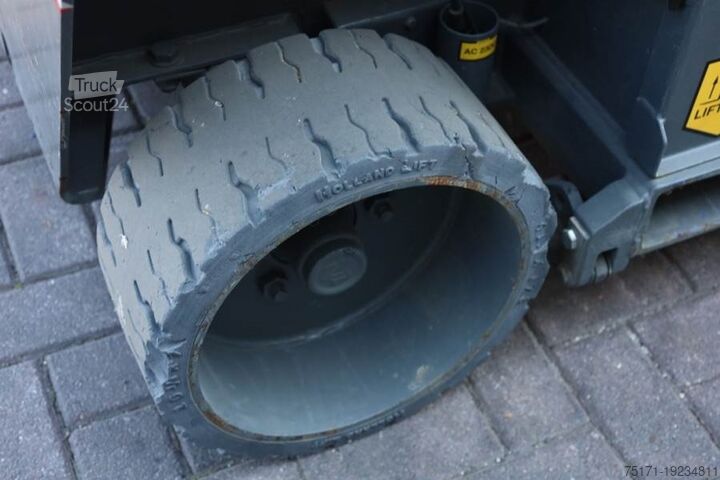 Scissor lift Holland Lift Ecostar HL-9710 Electric, 12m Working Height, 325k