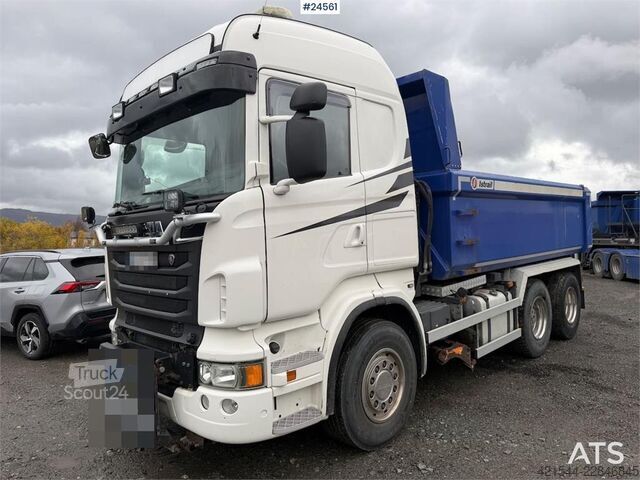Ανατρεπόμενο φορτηγό Scania R560 6x2 tipper equipped for snowplowing, with und