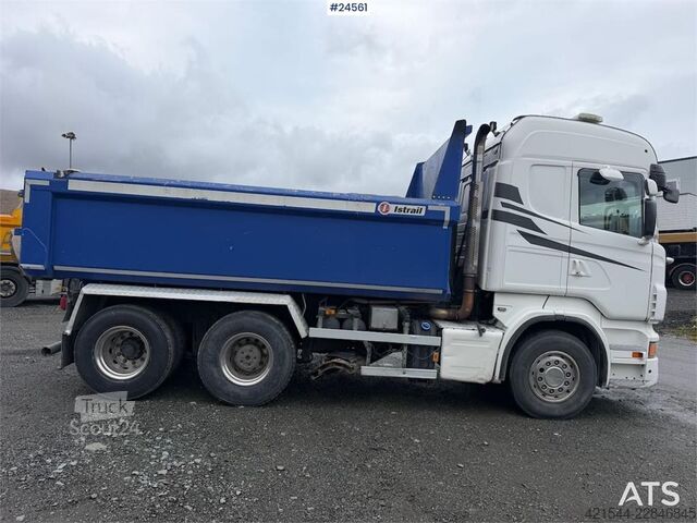 Ανατρεπόμενο φορτηγό Scania R560 6x2 tipper equipped for snowplowing, with und