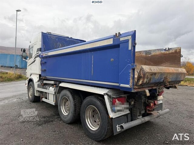 Ανατρεπόμενο φορτηγό Scania R560 6x2 tipper equipped for snowplowing, with und