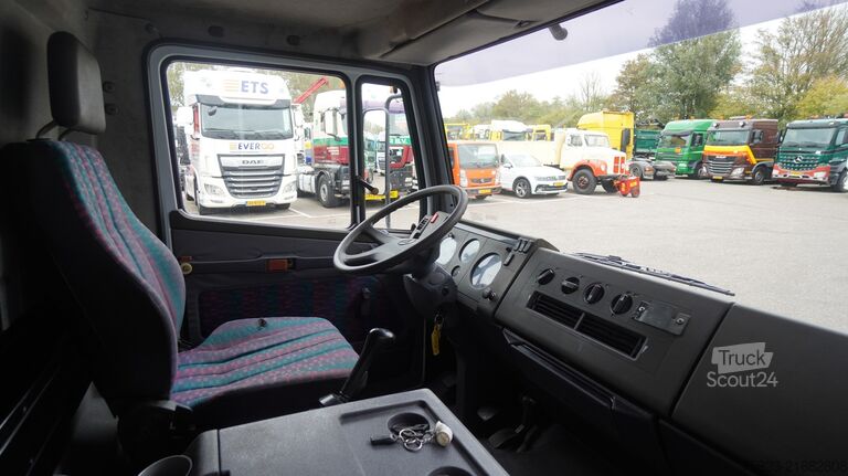 Fourgon porte-voitures Mercedes-Benz 814 machine transporter truck