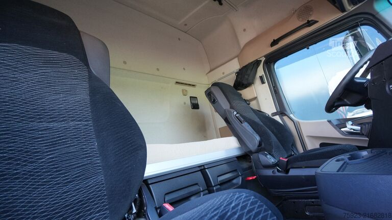 Matières dangereuses Mercedes-Benz Actros 1942 tractor unit