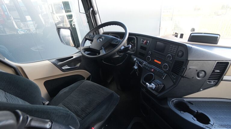 Standaard-SZM Mercedes-Benz Actros 1942 tractor unit with compressor