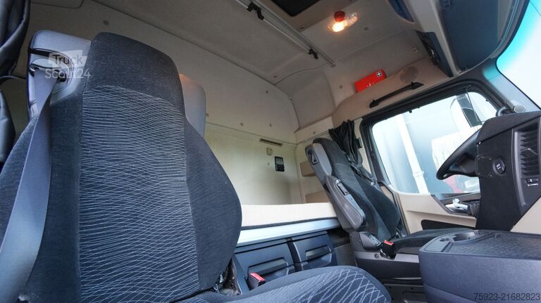 Standaard-SZM Mercedes-Benz Actros 1942 tractor unit with compressor