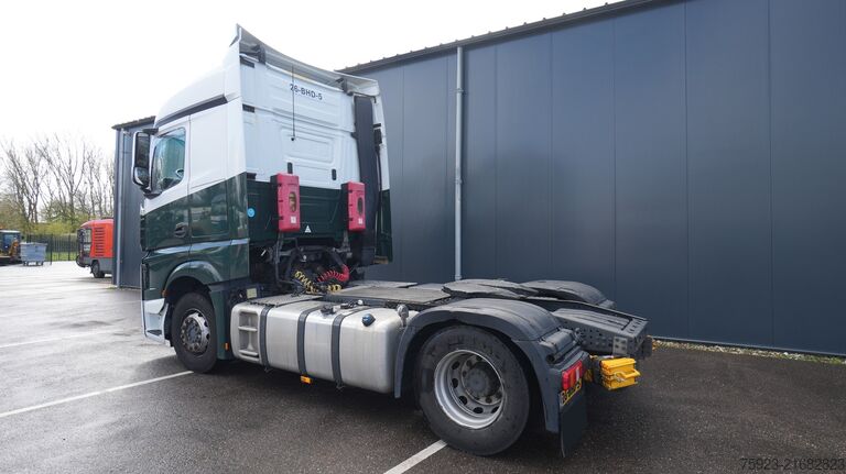 Standaard-SZM Mercedes-Benz Actros 1942 tractor unit with compressor