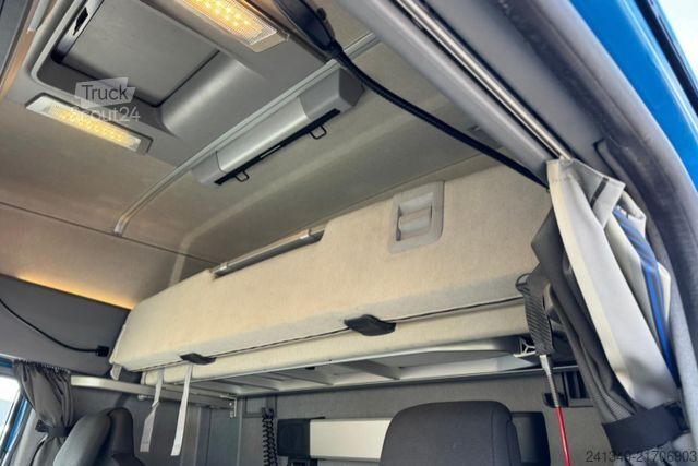 LKW mit Pritsche & Plane RENAULT T520 6x2