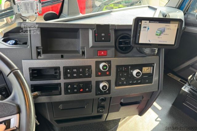 LKW mit Pritsche & Plane RENAULT T520 6x2