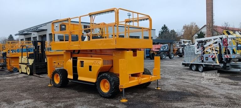 Scherenhebebühne JLG 4394RT - 15m, 4x4, diesel