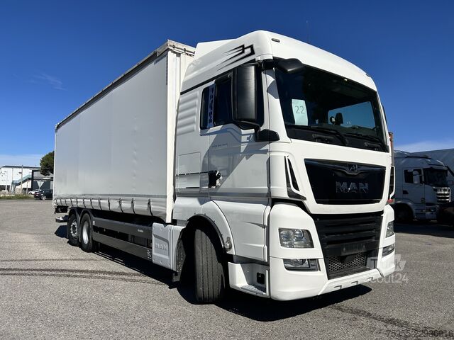 Tenteli düz yataklı kamyon MAN 26.360 TGX 6X2 EURO 6