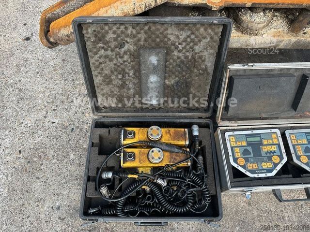 Асфальтосмесительная установка VOLVO ABG 2820 Straßenfertiger Bj.2011