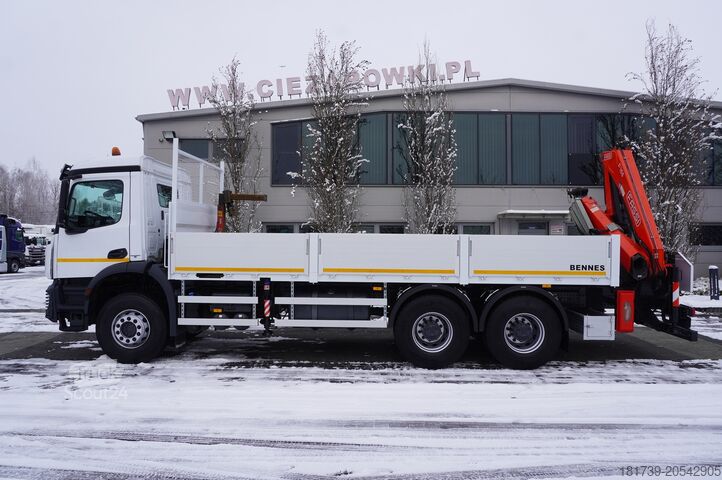 Platformă cu macara Mercedes-Benz Arocs 2633 flatbed truck / Crane FASSI
