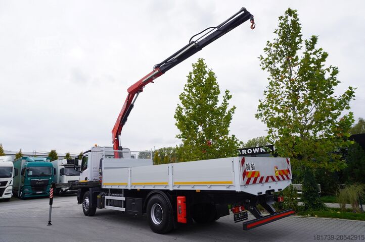 Bredsida med HDS Mercedes-Benz Arocs 1830 / Flatbed 16 EPAL / HDS Fassi