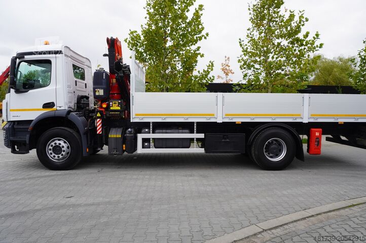 Bredsida med HDS Mercedes-Benz Arocs 1830 / Flatbed 16 EPAL / HDS Fassi