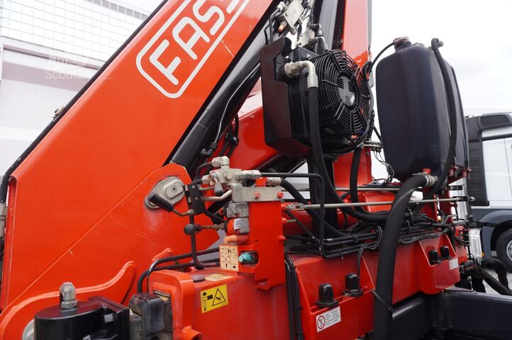 Bredsida med HDS Mercedes-Benz Arocs 1830 / Flatbed 16 EPAL / HDS Fassi