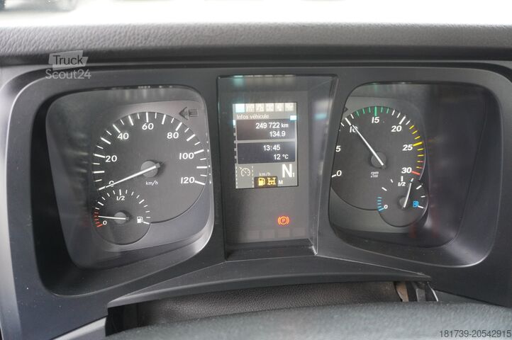 Bredsida med HDS Mercedes-Benz Arocs 1830 / Flatbed 16 EPAL / HDS Fassi