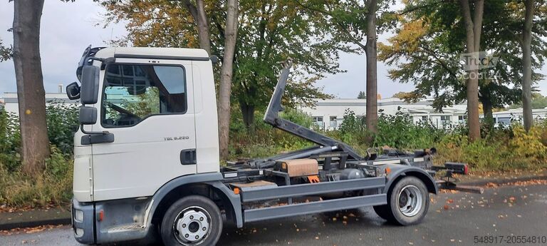 Containertransport (haakarmsysteem) MAN TGL 8.220 Abrollkipper