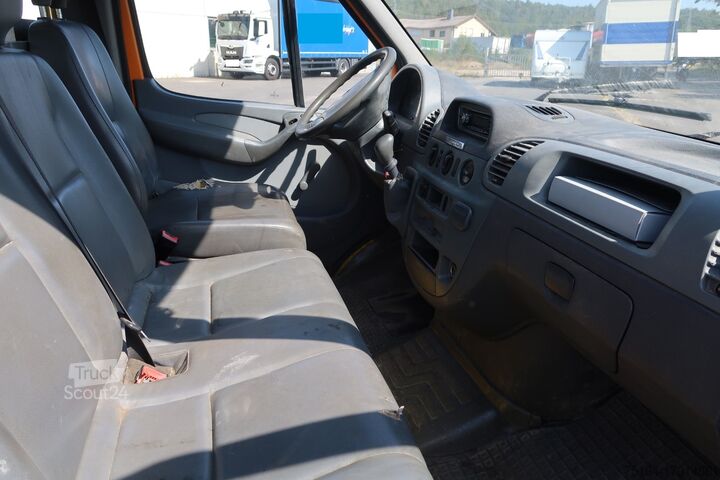 Camion con piattaforma Mercedes-Benz 313 CDI DoKa