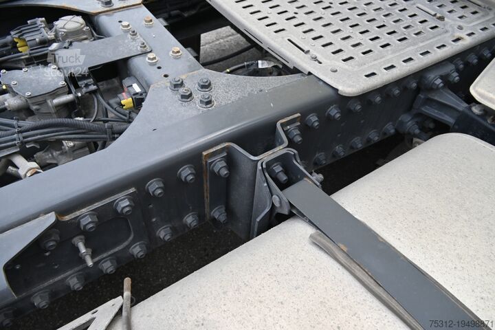 Standaard trekker Daf XF430FT NGD neue Maske E6e 2 Tanks Blatt Luft