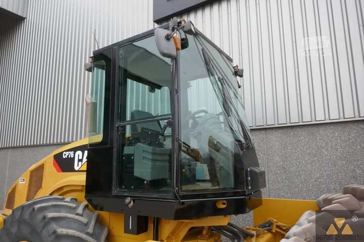 Single drum roller Caterpillar CP76