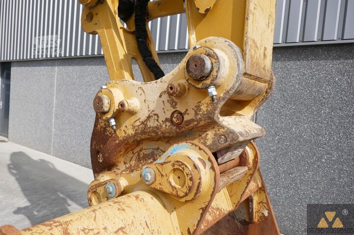 Crawler excavator Caterpillar 320