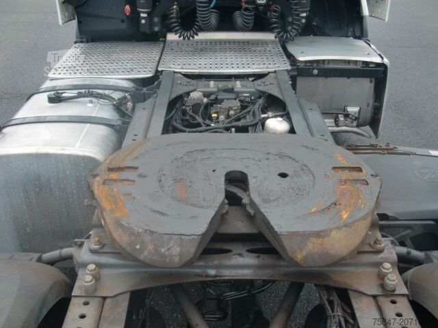 Camión de mercancías peligrosas DAF XG 480 FT ADR