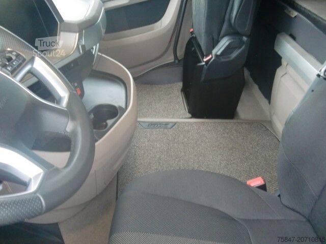 Camión de mercancías peligrosas DAF XG 480 FT ADR