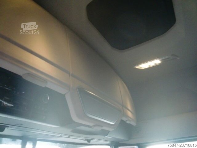 Camión de mercancías peligrosas DAF XG 480 FT ADR