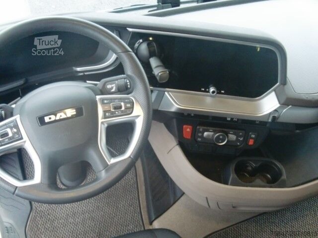 Camión de mercancías peligrosas DAF XG 480 FT ADR