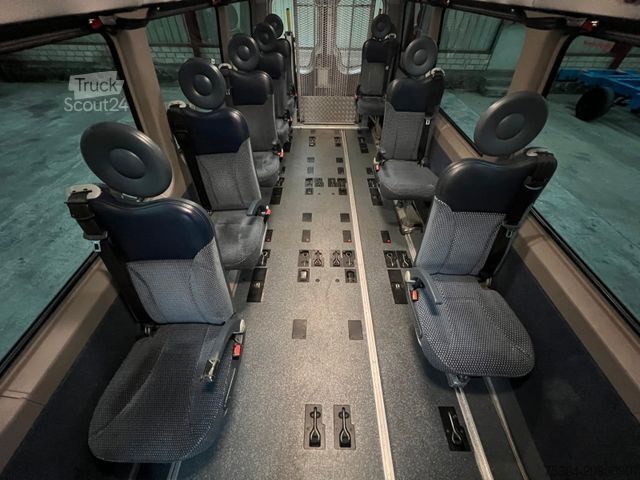 Minibus VOLKSWAGEN Crafter 2.5 TDi Maxi 9Sitze + Lift ENGINE BROKEN