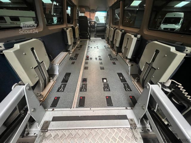 Minibus VOLKSWAGEN Crafter 2.5 TDi Maxi 9Sitze + Lift ENGINE BROKEN