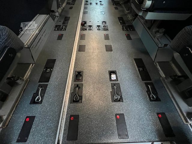 Minibus VOLKSWAGEN Crafter 2.5 TDi Maxi 9Sitze + Lift ENGINE BROKEN