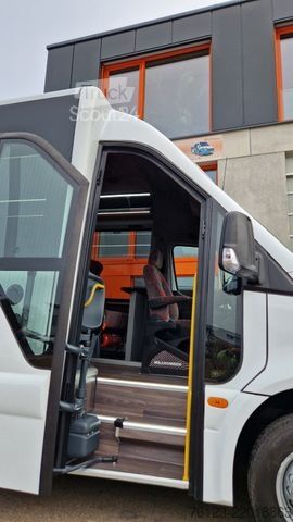 Minibus MERCEDES-BENZ 30 Sitzer Schul- Transferbus 519 Vorlauffahrzeug