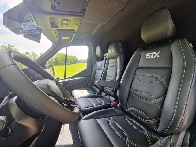 Horse transportation Renault Master STX Renault Master S3 pro-safety paarden...