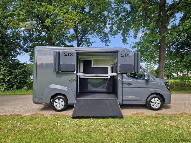 Horse transportation Renault Master STX Renault Master S3 pro-safety paarden...