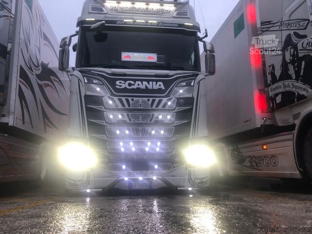 стандартен влекач SCANIA S 520