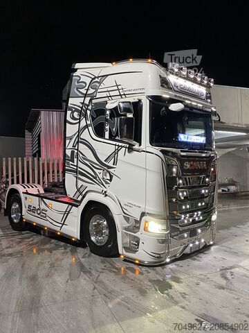 стандартен влекач SCANIA S 520