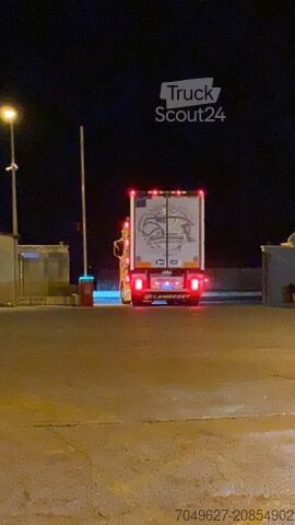 стандартен влекач SCANIA S 520