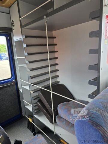 Minibus MERCEDES-BENZ 711 D Vario 9-Sitzer PKW Zulassung