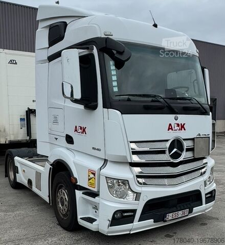 Standard-Traktor Mercedes-Benz Actros 1946