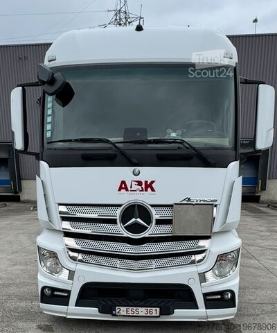 Standard-Traktor Mercedes-Benz Actros 1946