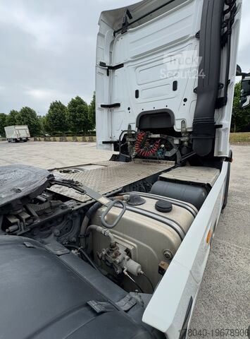 Standard-Traktor Mercedes-Benz Actros 1946