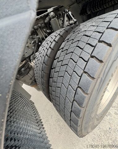 Standard-Traktor Mercedes-Benz Actros 1946