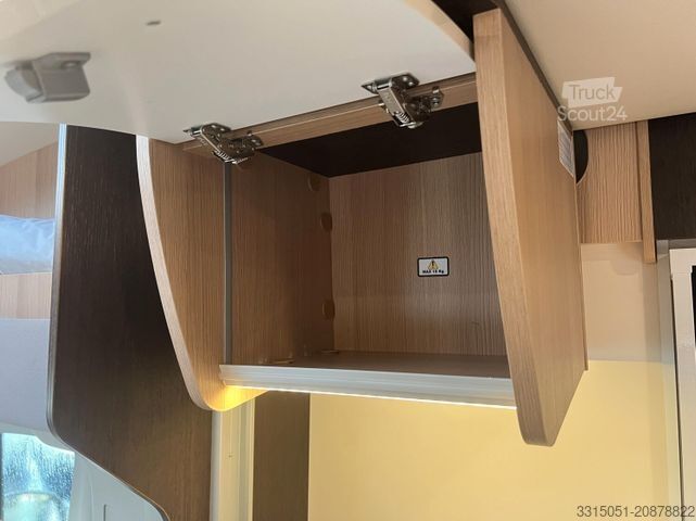 Polintegriran avtodom FORSTER T 745 EB Solar+AHK+Markise+Sat TV