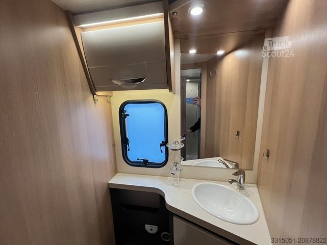 Polintegriran avtodom FORSTER T 745 EB Solar+AHK+Markise+Sat TV