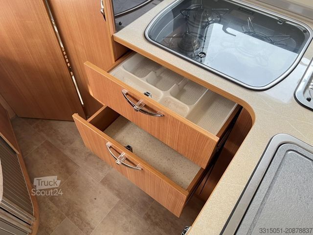 Félintegrált lakóautó BÜRSTNER Ixeo T 664 Solar+Markise+Wechselr.+Hubbett