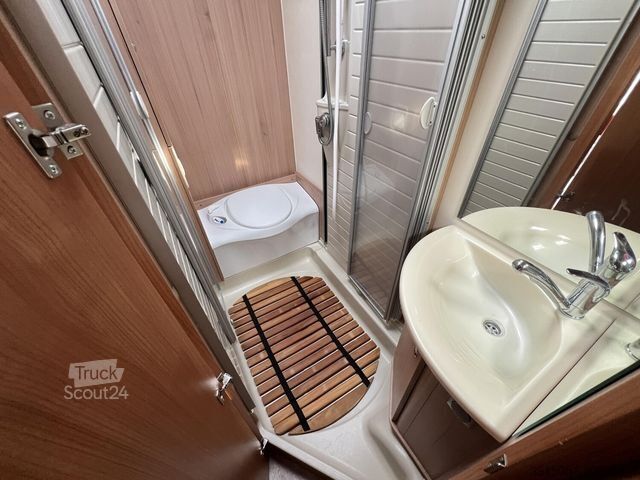 Félintegrált lakóautó BÜRSTNER Ixeo T 664 Solar+Markise+Wechselr.+Hubbett