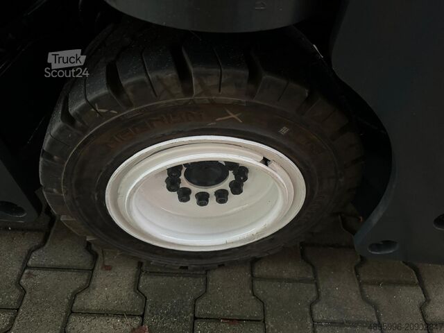 Carrello elevatore a 4 direzioni Combilift C2500 /perfect /compact/Only 4819 hours