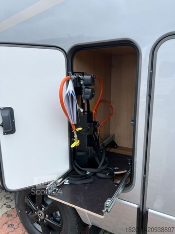 Polointegrovaný obytný vůz HYMER/ERIBA B-Klasse MC T 580 (31) XXL-Bett, SAT+TV